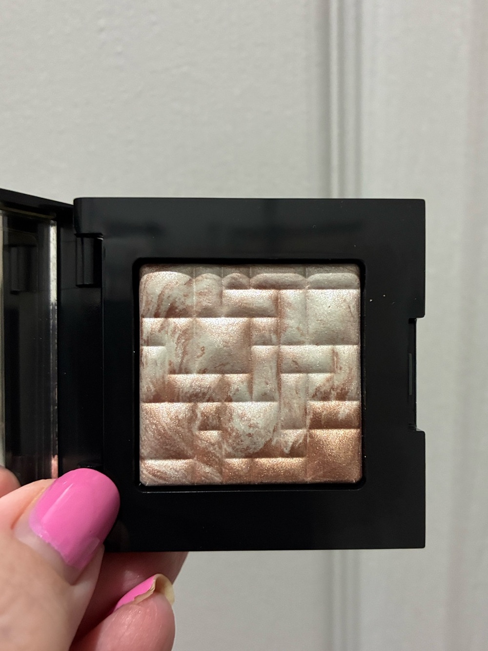 Bobbi Brown Highlighting Powder in Pink Glow